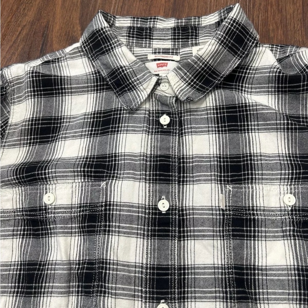 Levi's‎ Boyfriend Fit Button Front Shirt 1X Women’s Size Long Sleeve Black White - Picture 3 of 10